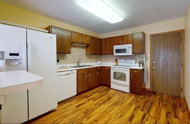 Building Photo - 2702 Dartmouth Dr