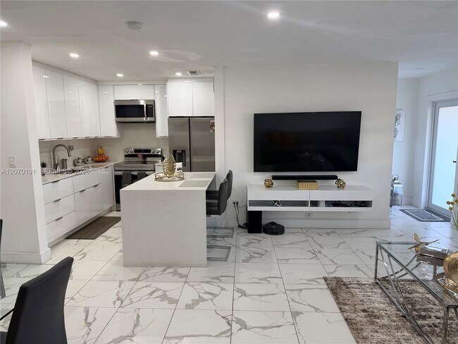 Foto del edificio - 8100 Taft St