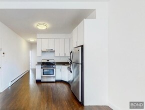 Building Photo - 957 Second Avenue