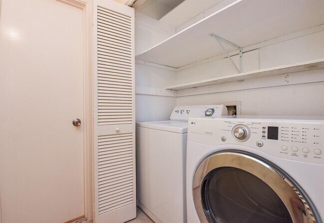 Foto del edificio - 10555 Turtlewood Ct