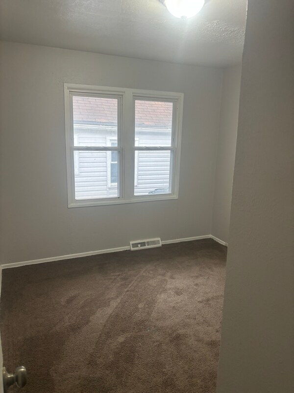 Building Photo - 4457 E 154th St