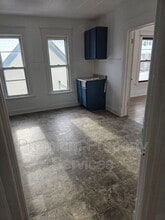 Building Photo - 402 S Gardiner Ave