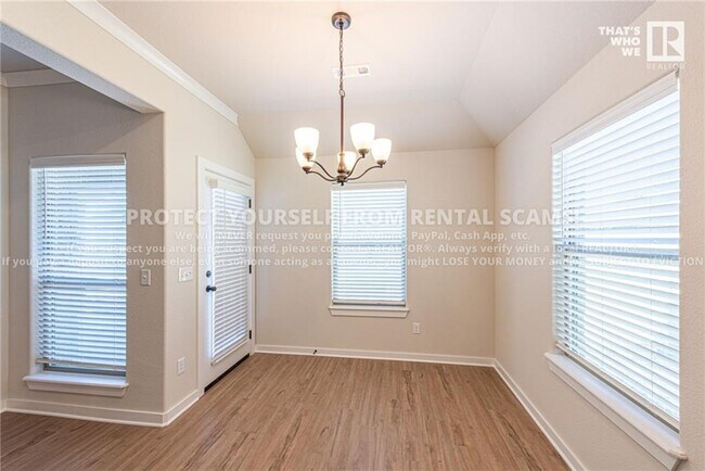 Foto del edificio - 347 W Tyler Rd