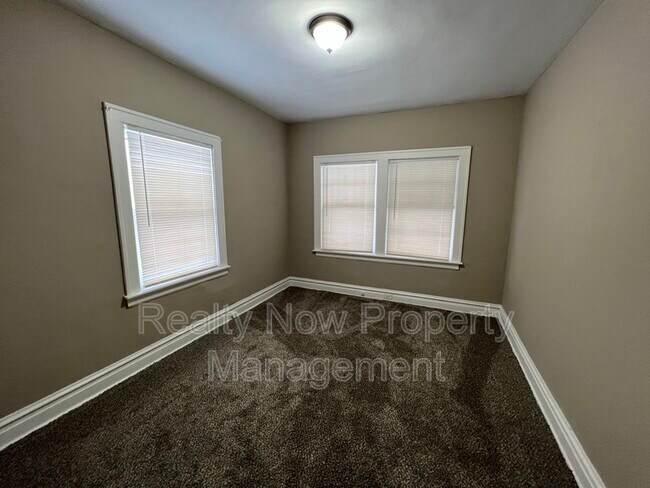 Building Photo - 3290 Desota Ave