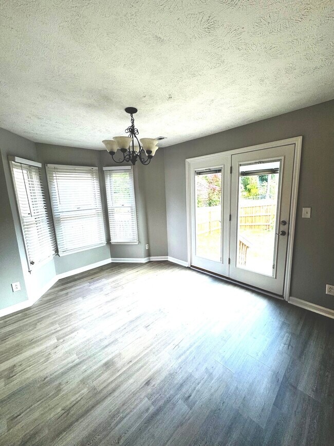 Foto del edificio - 5551 Robmont Dr