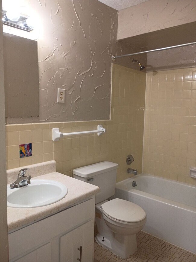 Foto del edificio - MOVE-IN SPECIAL 1/2 OFF 1ST MONTH'S RENT!!