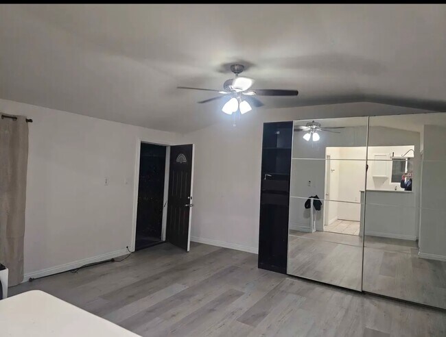 Angulo desde la cocina - 417 Jansu Pl