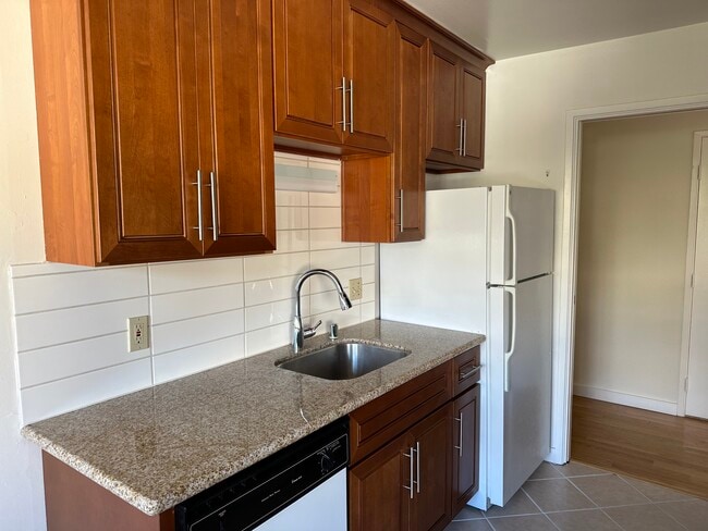 Building Photo - 690 Mariposa Ave