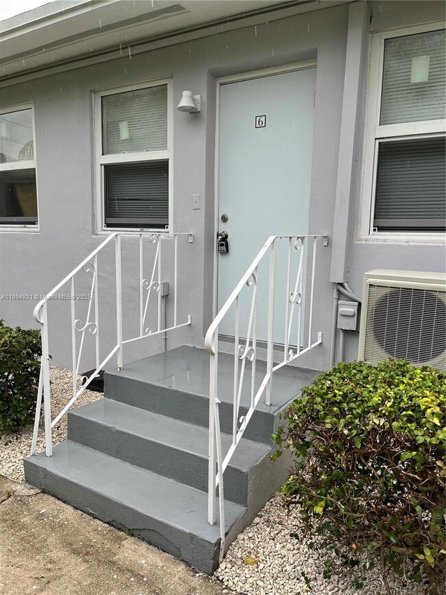 Building Photo - 885 SW 29th Ave