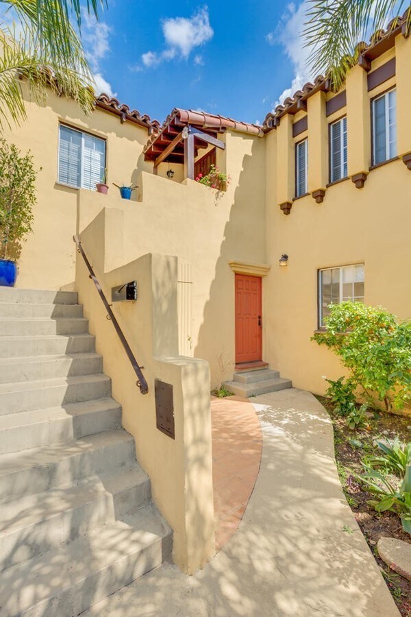 Foto del edificio - HUGE LOWER DUPLEX IN PRIME CARTHAY SQ