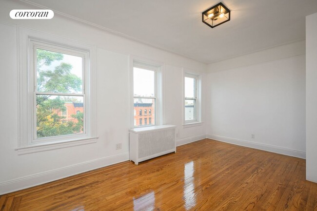 Building Photo - 705 4th Ave
