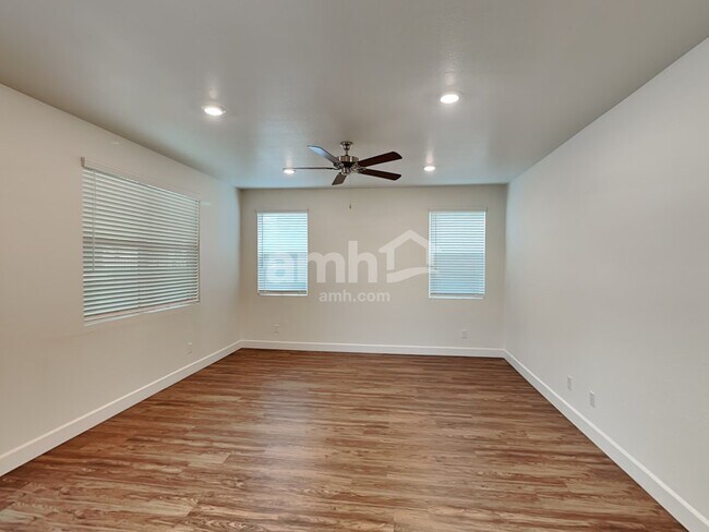 Foto del edificio - 638 W Hackamore Ave