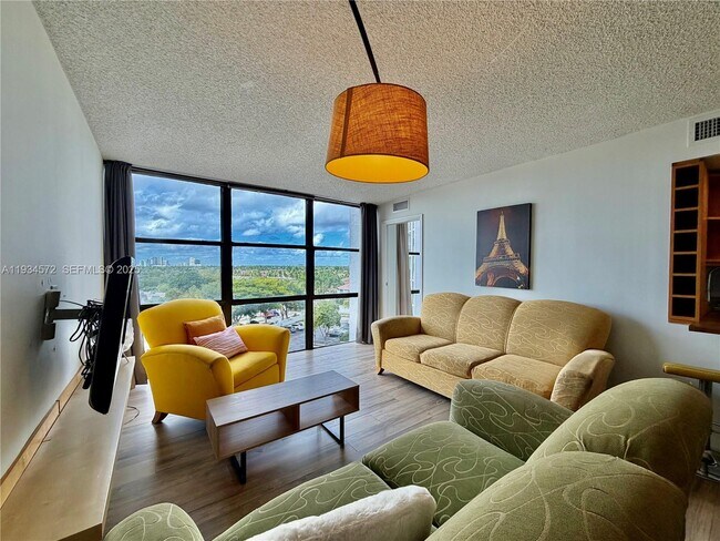 Foto del edificio - 1000 Parkview Dr