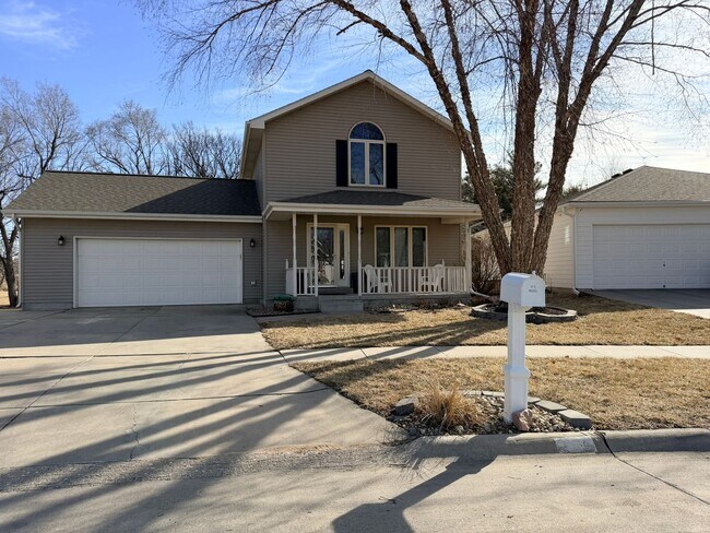 Building Photo - Furnished house for rent