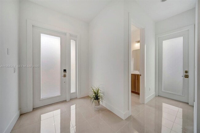 Building Photo - 1454 SW 23rd St