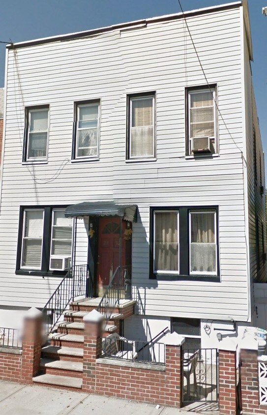 2352 37th St, Long Island City, NY 11105 Apartments in Long Island