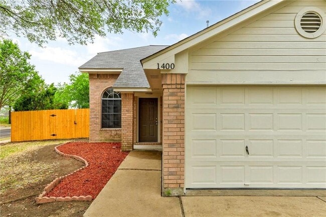 Building Photo - 1400 Thibodeaux Dr