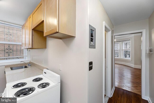 Building Photo - 2509 Cliffbourne Pl NW
