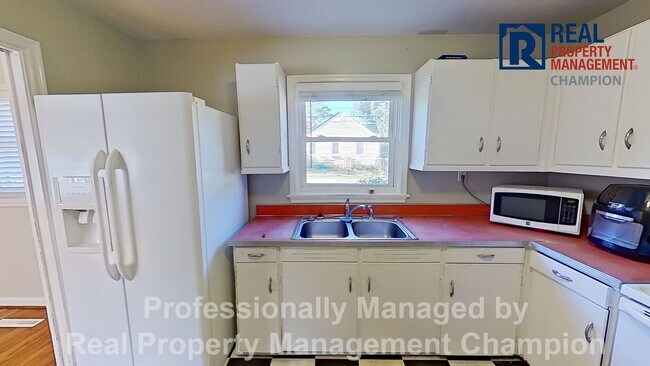 Building Photo - All Brick Ranch Style Home on Large Corner Lot