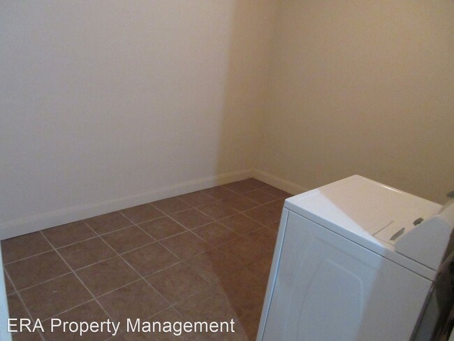 Building Photo - 7 br, 3 bath House - 885 S 110 W