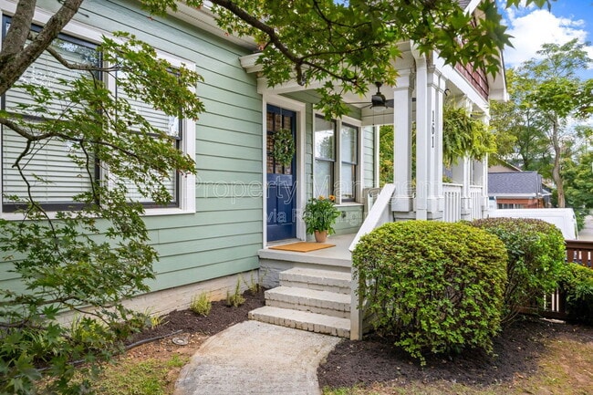 Photo - 161 Randolph St NE House