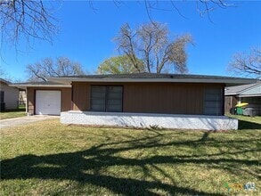 Building Photo - 4901 Evergreen Ln