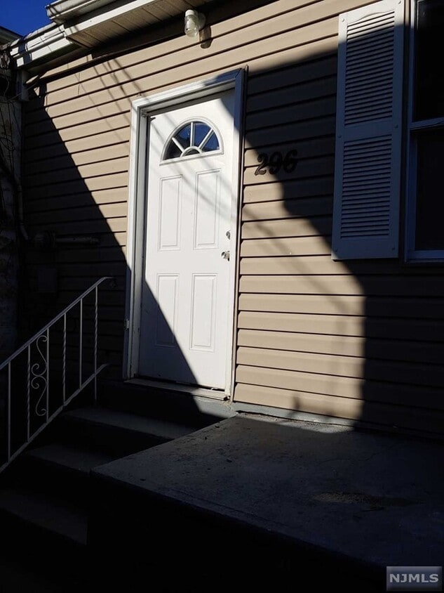 296 Preakness Ave, Paterson, NJ 07502 Room for Rent in Paterson, NJ