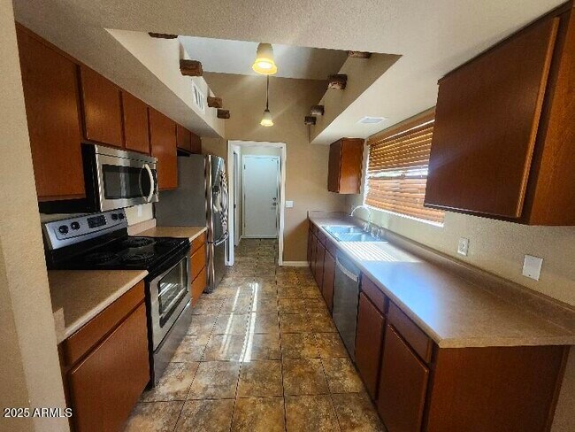 Building Photo - 8903 W El Caminito Dr