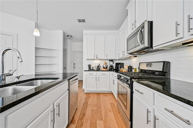 Building Photo - 7301 Oberon St