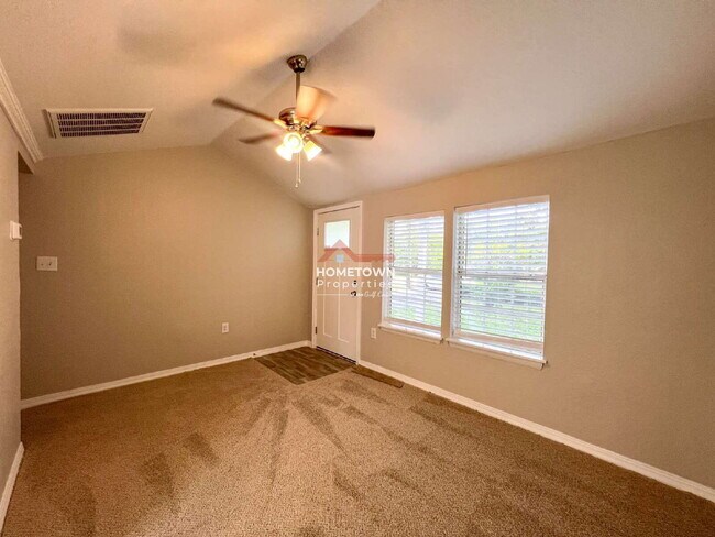 Foto del edificio - 2265 Klinger St