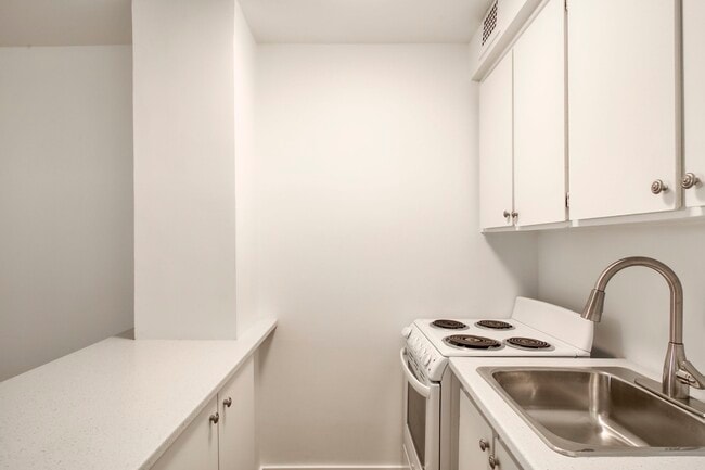 Building Photo - 3460 Rue Durocher