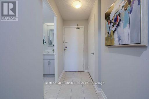 Photo du bâtiment - 2460 Eglinton Ave E