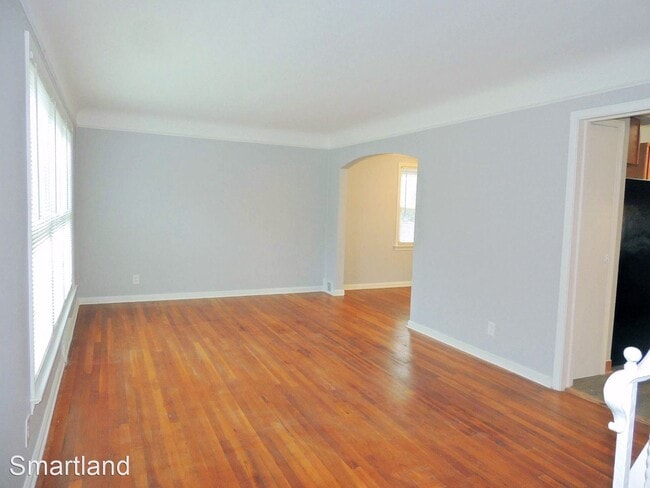 Building Photo - 3 br, 1.5 bath House - 266 E. 271st Street