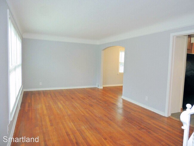 Foto del edificio - 3 br, 1.5 bath House - 266 E. 271st Street