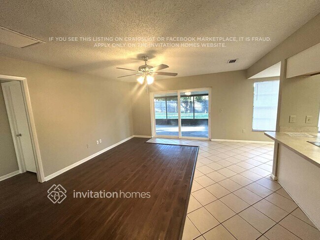 Foto del edificio - 916 Tarawood Ln