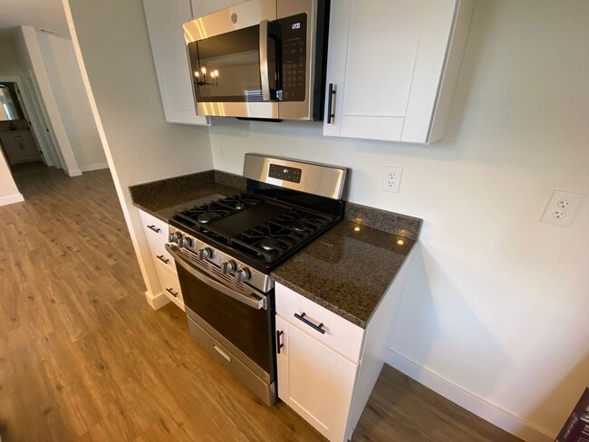 Building Photo - Beautifully Remodeled Home for Rent – Mode...