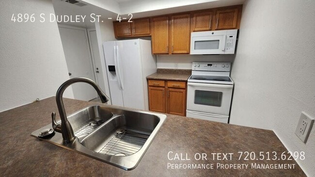 Foto del edificio - 4896 S Dudley St