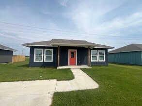 Building Photo - 2104 Willow Pl
