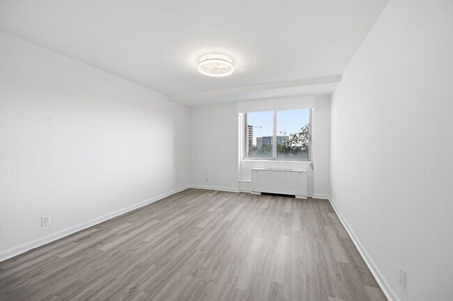 Building Photo - 301 N Beauregard St