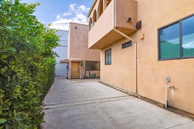 Building Photo - Beautiful 4 Bed House!