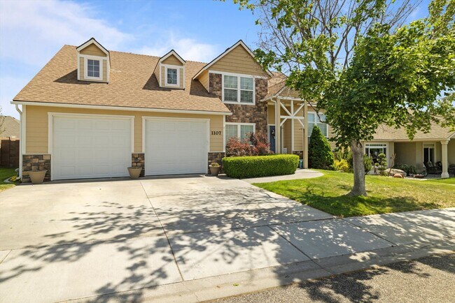 Foto del edificio - Charming 4 Bedroom, 2.5 Bathroom Home in t...