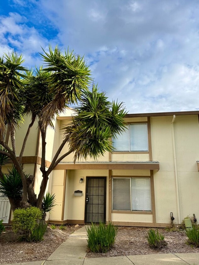 $2,790 / 2 BR - FULLY REMODELED TOWNHOME IN HAYWARD - $2,840 / 2 BR - FULLY REMODELED TOWNHOME IN HAYWARD