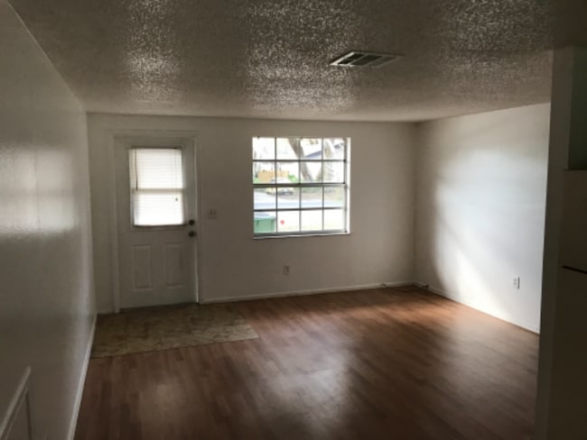 Building Photo - 4846 5th St