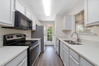 Building Photo - 3770 Lovers Wood Ln