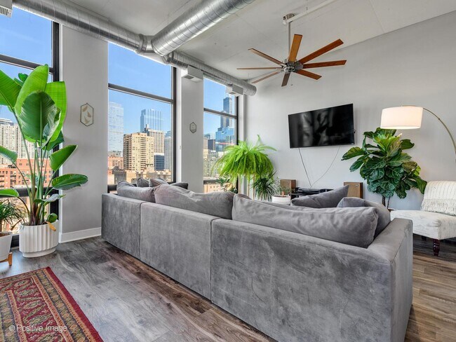 Foto del edificio - 740 W Fulton St