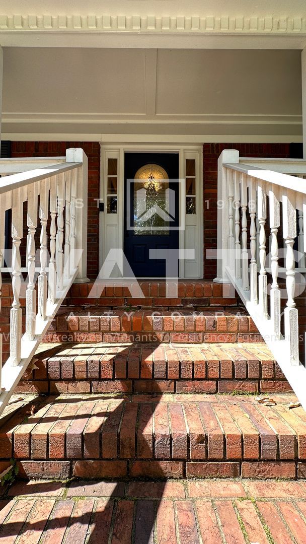 Foto del edificio - 4 Bedroom, 4.5 Bath Home in Heart of Hoover