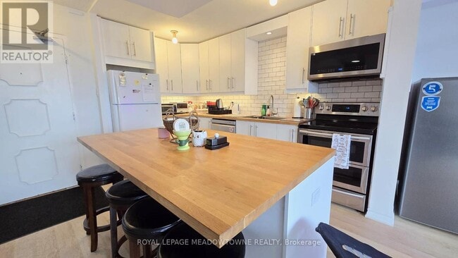 Building Photo - 1964 Main St W