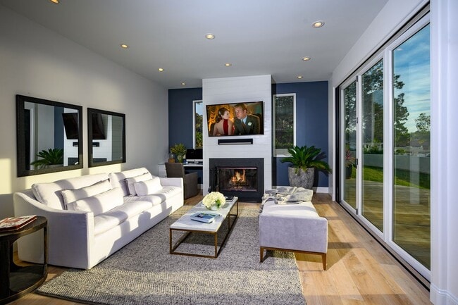 Building Photo - 334 La Amatista Rd