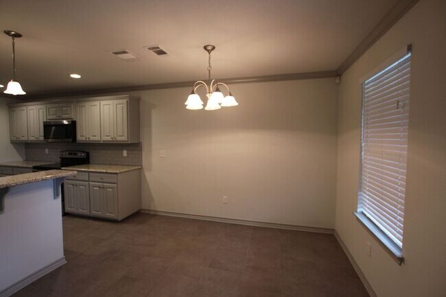 Foto del edificio - Beautiful 3 Bedroom 2 Bathroom Townhouse in South Tyler!