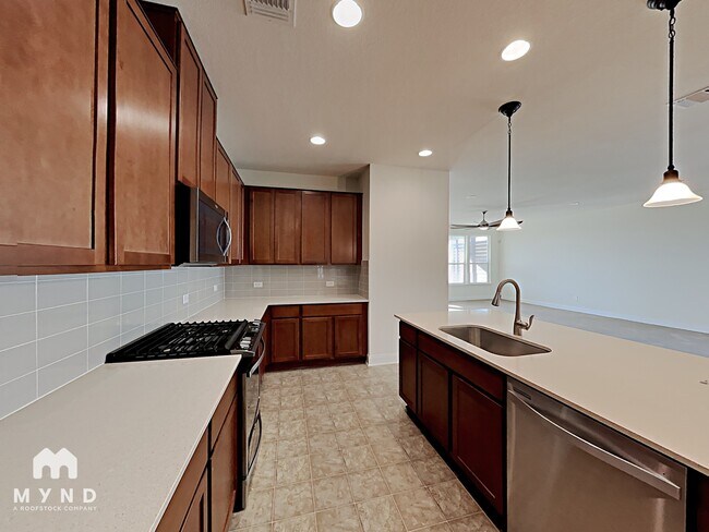 Foto del edificio - 5805 Sardinia Dr